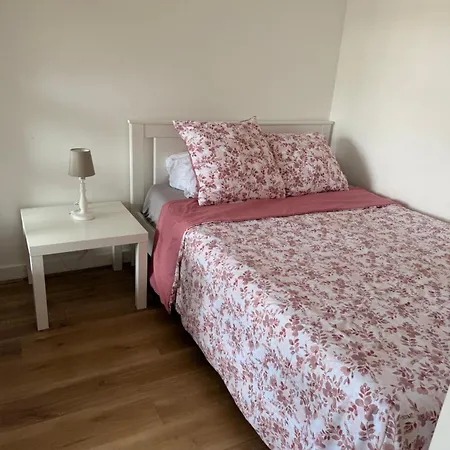 Duplex In Metro Line 6 Appartement Parijs
